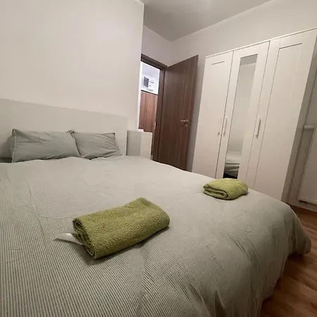 Zeenat With Balcony And Parking Apartamento Budapest