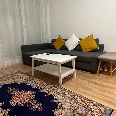 Zeenat With Balcony And Parking Apartment Budapest