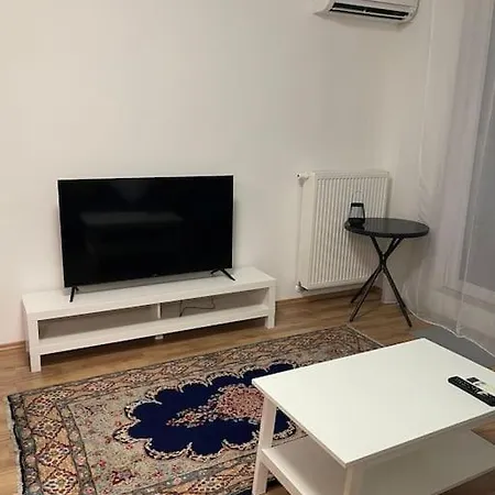 Zeenat With Balcony And Free Parking * Budapest