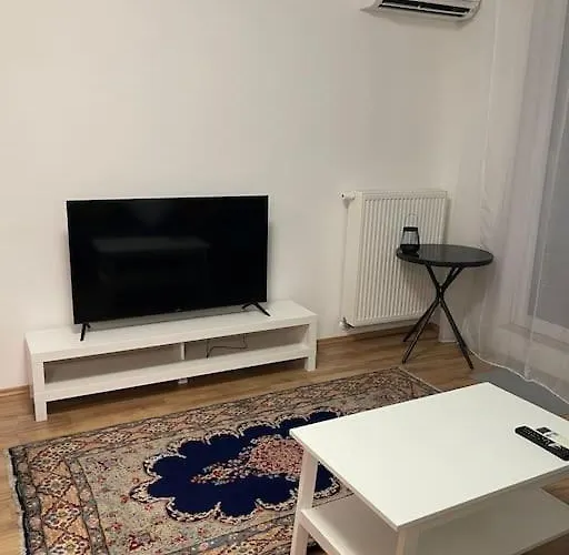 Zeenat With Balcony And Parking * Budapešť
