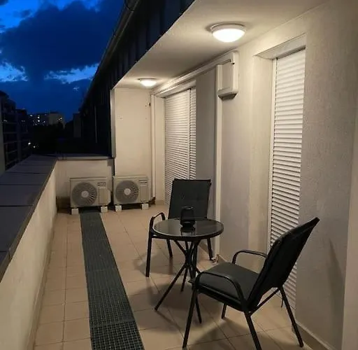 Zeenat With Balcony And Parking *